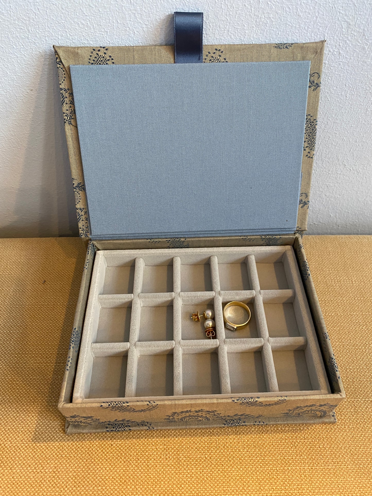 Manschettenknopf-Kasten