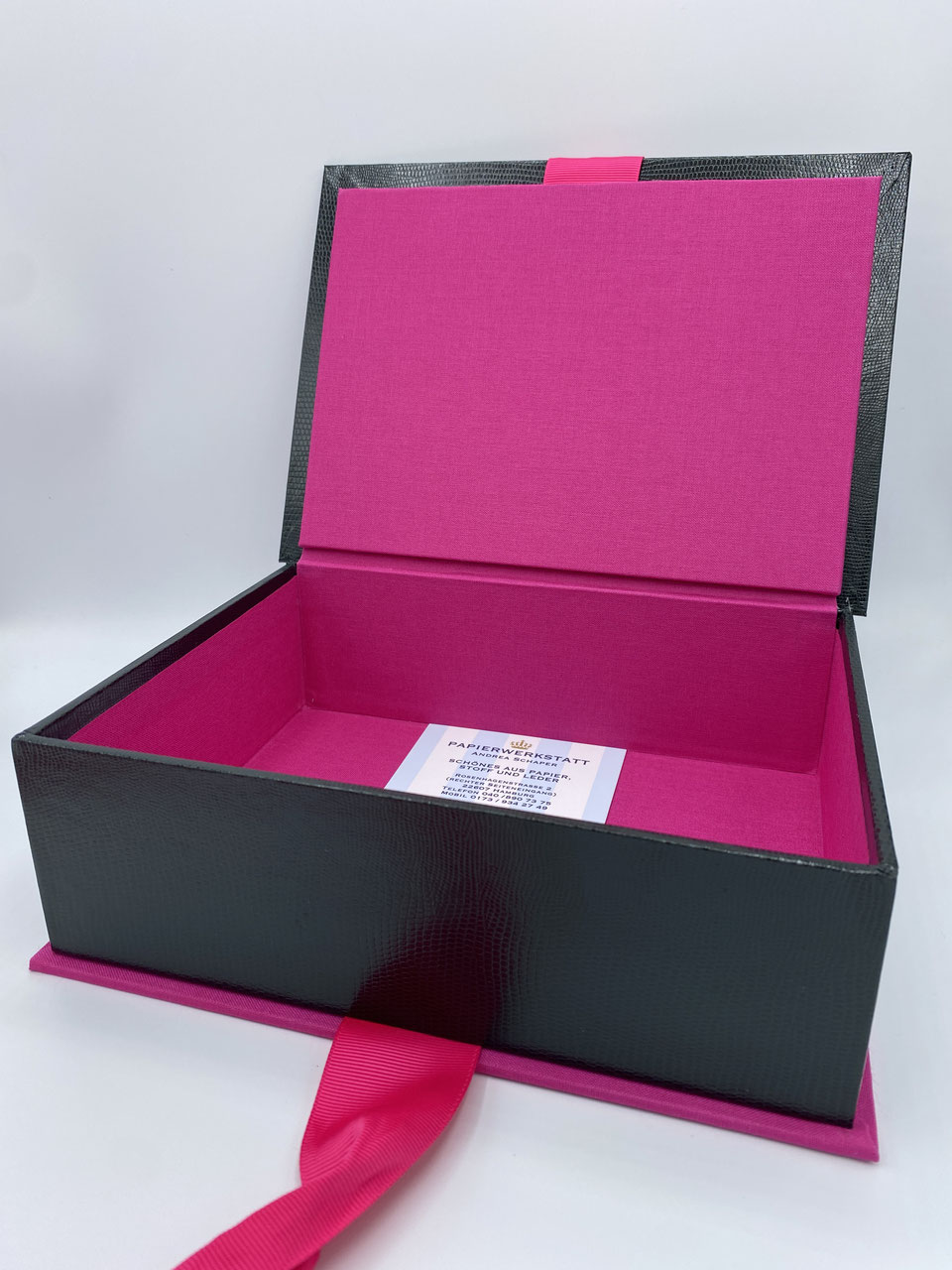 Schatzkiste aus Leder